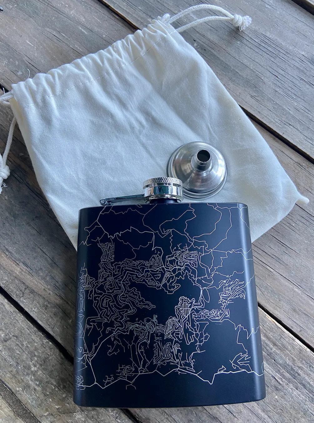 Lake Arrowhead eLAvation Map Hip Flask: matte black